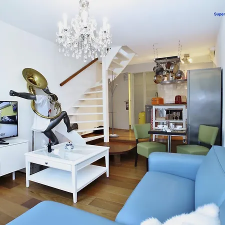 Luxury Vii Royal Blue Apartment